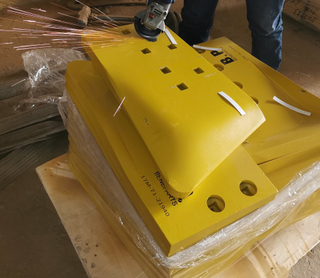 重機湾曲マイニングブルドーザー9J1472ドーザーエンドビットキャスティングホウ素鋼3G8280