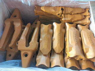 P050RC コマツ ロックトゥース