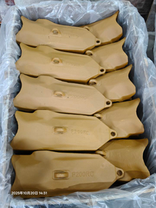 P200RC 21T-70-44660 PC2000 TIPS コマツ Kprime ロックチゼル歯